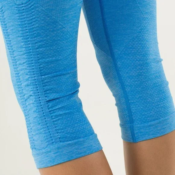 Lululemon In the Flow Crop II - Picture 4 of 6